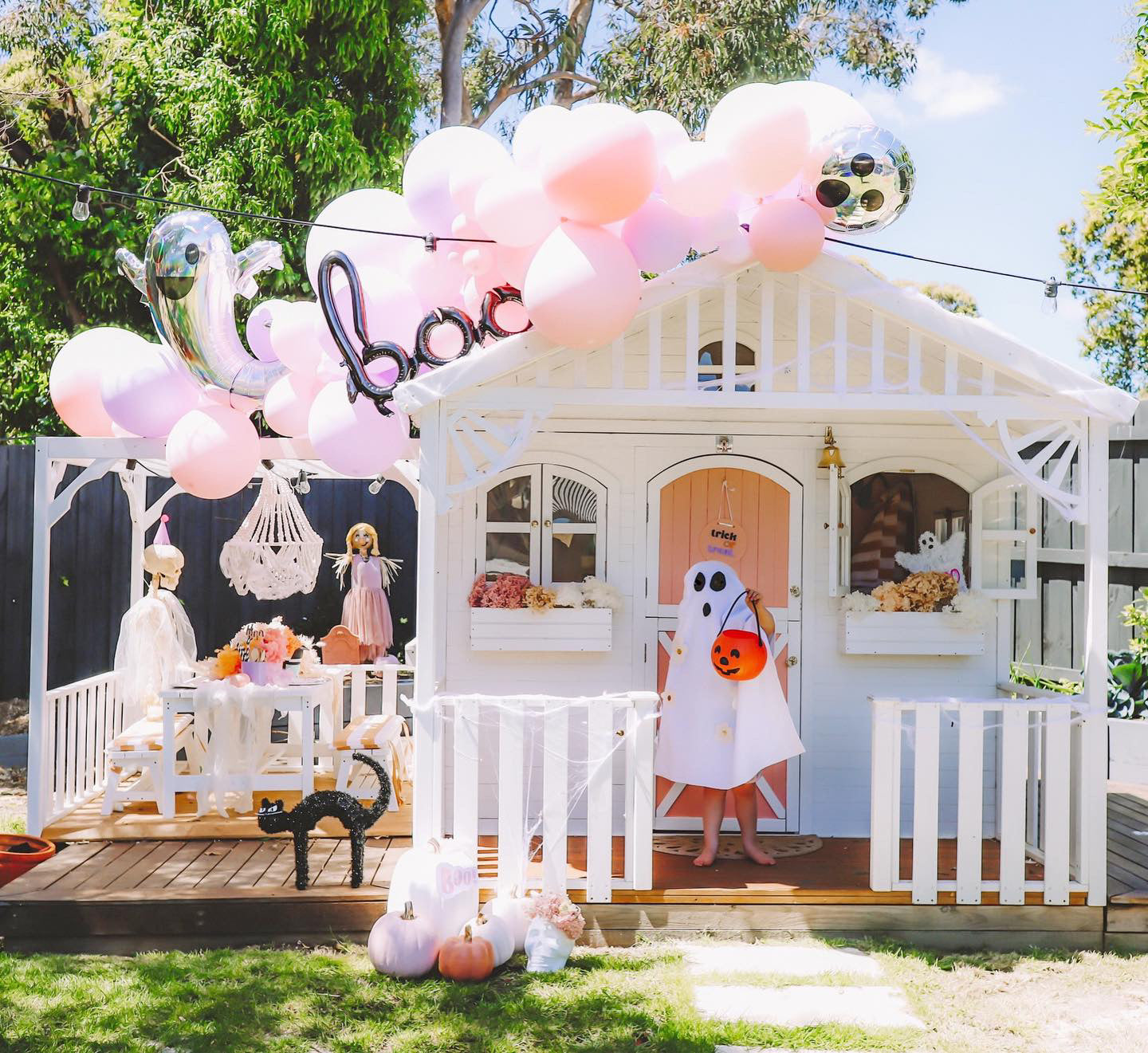 Iridescent Ghost Round Foil Balloon